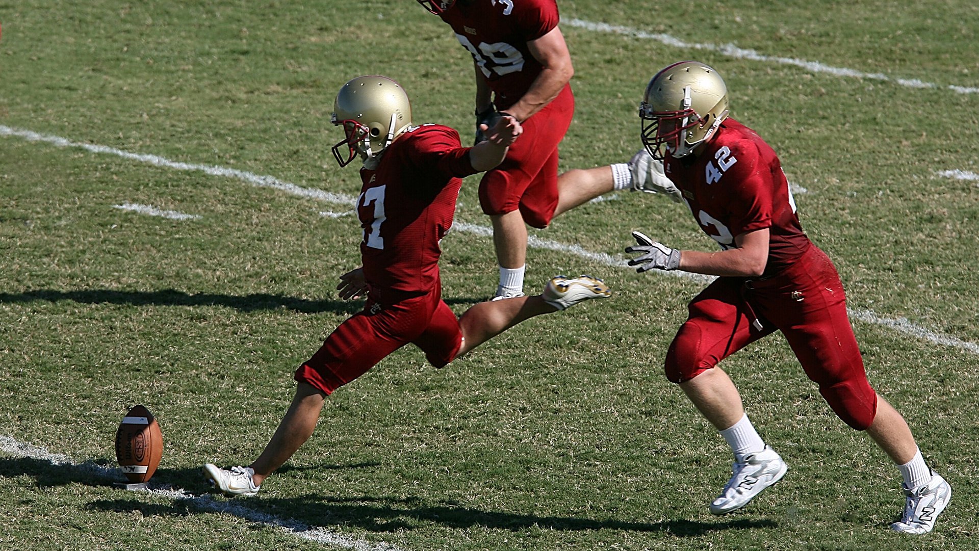 德甲争冠战焦点战，瑞典完胜塞维利亚的背后，足球世界的奇妙交错