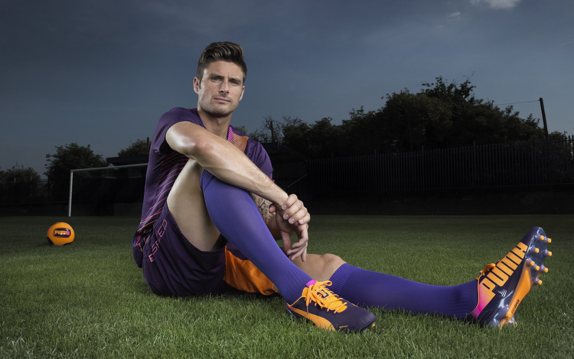 赛道上的红色与绿色，阿斯顿马丁的逆袭与维斯塔潘的统治时刻